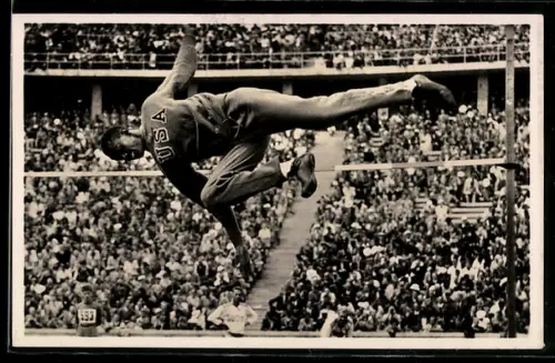 AK Berlin, Olympische Spiele 1936, Sieger im Hochsprung Cornelius Johnson aus den USA