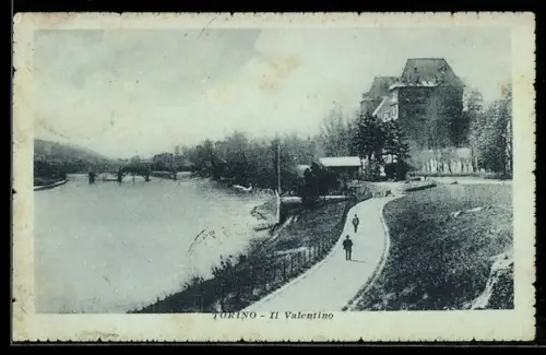 AK Torino, Il Valentino lungo il fiume con percorso pedonale e vista sul ponte