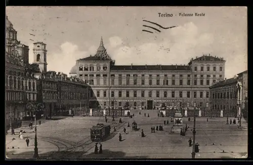 AK Torino, Palazzo Reale con tram e passanti in piazza