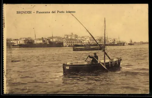 AK Brindisi, Panorama del Porto interno con barca a remi e vista della città sullo sfondo