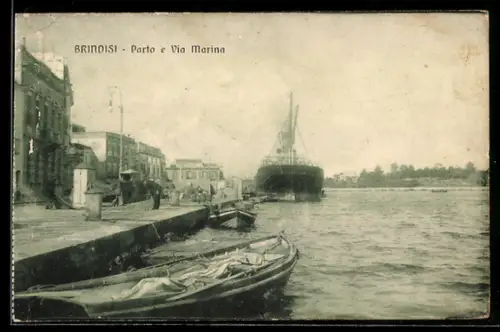 AK Brindisi, Porto e Via Marina con barche e navi sullo sfondo