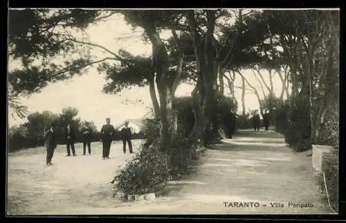 AK Taranto, Villa Peripato, passeggiata alberata con persone eleganti