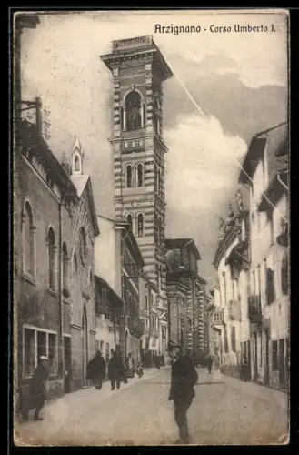 AK Arzignano, Corso Umberto I con campanile e passanti