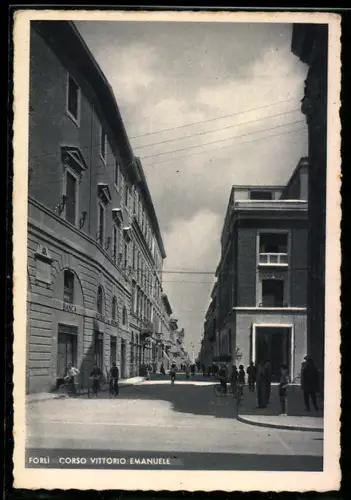 AK Forlì, Corso Vittorio Emanuele con passanti e biciclette