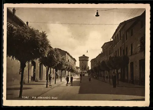 AK Forlì, Via Armando Diaz con vista sulla torre in lontananza