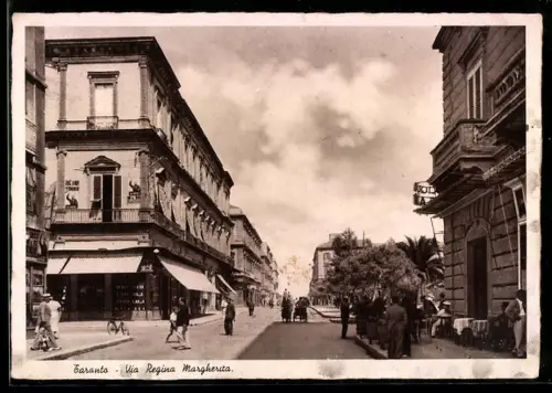 AK Taranto, Via Regina Margherita con passanti e negozi