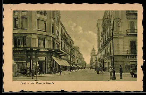 AK Bari, Via Vittorio Veneto con edifici e passanti in una giornata serena