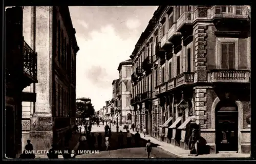 AK Barletta, Via M. R. Imbriani, animata scena urbana con edifici storici e passanti