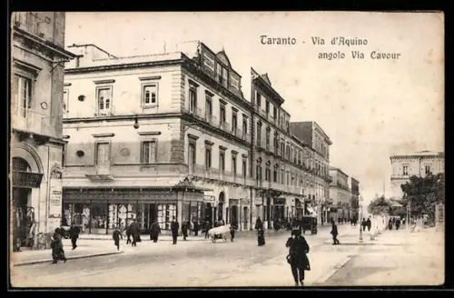 AK Taranto, Via d`Aquino angolo Via Cavour con passanti e negozi storici