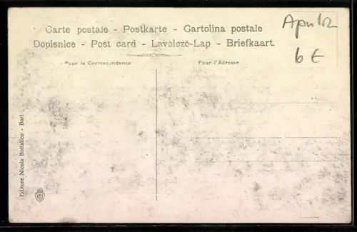 AK Bari, Via Cavour con passanti e imponenti edifici storici