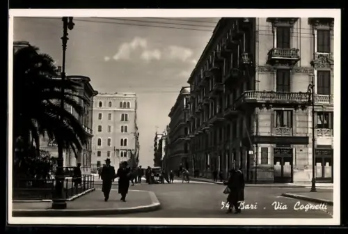 AK Bari, Via Cognetti con passanti e edifici storici