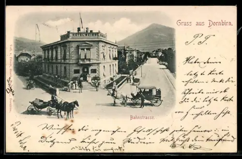AK Dornbirn, Bahnstrasse mit Hotel Weiss und Pferdekutschen