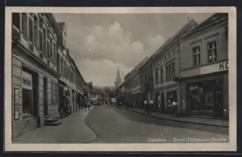 AK Genthin, Ernst-Thälmann-Strasse mit Konsum