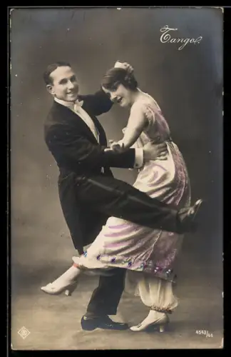 AK Elegantes Paar beim Tango