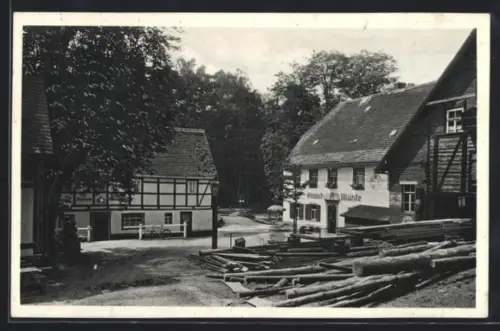 AK Radeberg, Gasthof Grundmühle Rudolf Rost, Fachwerkhäuser, Sägewerk