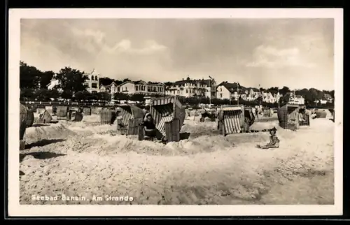 AK Bansin, Am Strande, mit Ortsansicht
