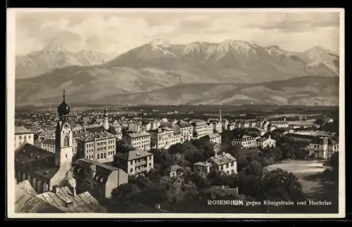 AK Rosenheim, Ortsansicht gegen Königstrasse u. Hochries, mit Stadtpfarrkirche