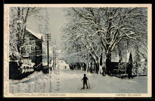 AK Clausthal-Zellerfeld /Oberharz, Oberer Zellbach, Strassenpartie, Skiläufer, verschneite Bäume