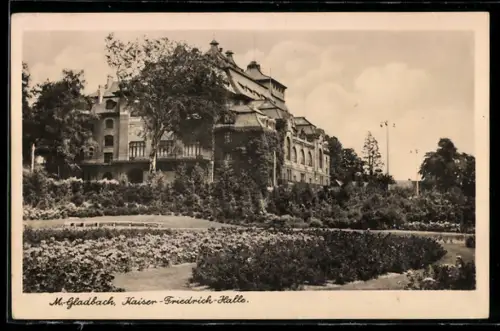 AK M.-Gladbach, Kaiser-Friedrich-Halle mit Grünanlage