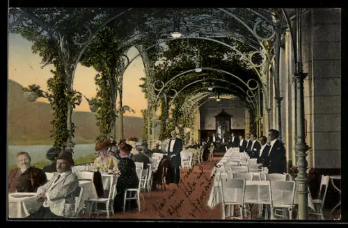 AK Remagen, Hotel Fürstenberg, Terrasse mit Gästen und Kellnern, Wasserblick