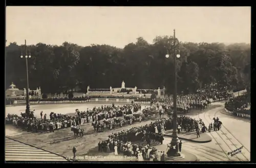 AK Berlin-Tiergarten, Einzug des Kaiserpaares vor dem Brandenburger Tor 1908