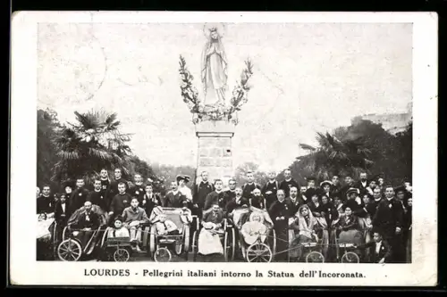AK Lourdes, Pellegrini italiani intorno la Statue dell`Incoronata
