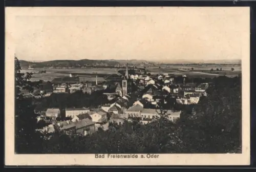 AK Bad Freienwalde a. Oder, Stadtansicht mit Kirche und Umgebung