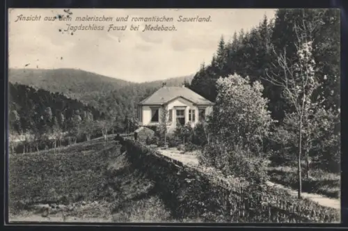 AK Medebach, Jagdschloss Faust mit Wald u. Bergpanorama