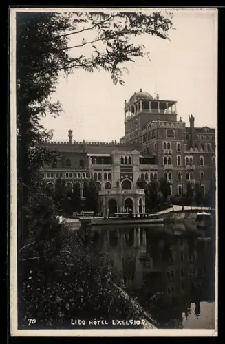 AK Venezia, Lido, Lido Hôtel Excelsior con riflessi sull`acqua