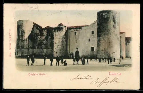 AK Catania, Castello Ursini con persone sulla piazza