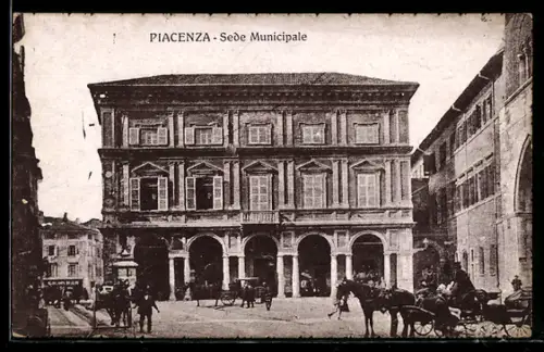 AK Piacenza, Sede Municipale con carrozze e cavalli nella piazza antistante
