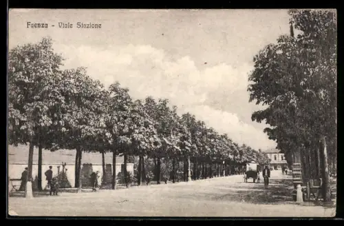 AK Faenza, Viale Stazione con alberi e passanti