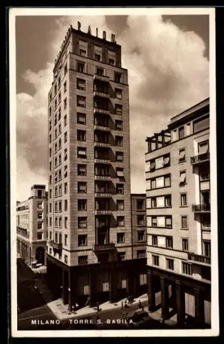 AK Milano, Torre S. Babila, veduta del grattacielo e degli edifici circostanti