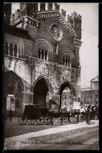 AK Piacenza, Palazzo Gotico, Pferdekutsche