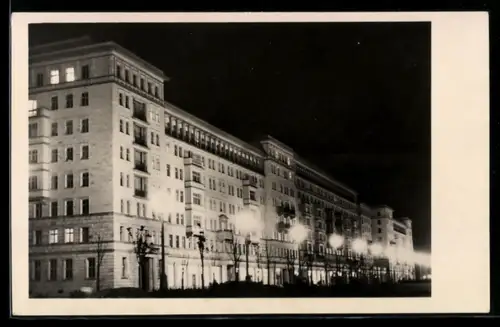 AK Berlin, Stalinallee bei Nacht