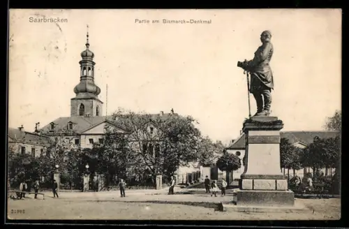 AK Saarbrücken, Strassenpartie am Bismarck-Denkmal