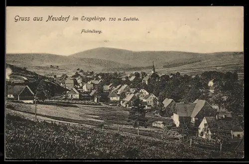 AK Neudorf im Erzgebirge, Ortsansicht mit Fichtelberg
