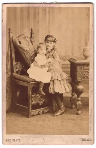 Fotografie Max Platz, Chicago, N. Clark St 88, Portrait der Geschwister Dora und Karl Gross, Denver