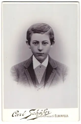 Fotografie Carl Schäfer, Elberfeld, Kipdorfstrasse 57, Porträt des Jungen Otto Baum