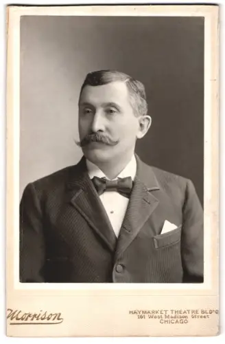 Fotografie Morrison, Chicago, West Madison Street 161, Porträt des Herrn Karl Gross