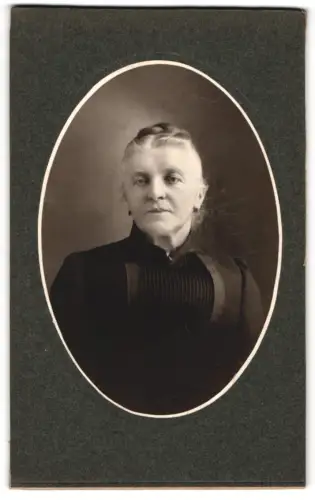 Fotografie unbekannter Fotograf und Ort, Porträt der Frau Grünewald