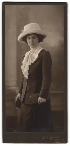 Fotografie Alfred Schwarz, Hof a. S., Luitpoldstr. 37, Porträt der Frau Else, 1913