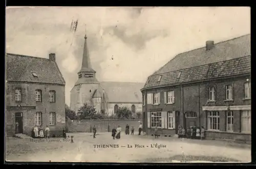 AK Thiennes, La Place et l`Église