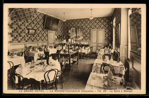 AK La Rochefoucauld, Le Grand Hotel, La Salle a Manger