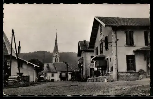 AK Orchamps-Vennes /Doubs, Une rue avec l`Église