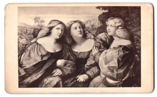 Fotografie unbekannter Fotograf und Ort, Darstellung dreier Frauen in klassischer Szenerie, nach einem Gemälde