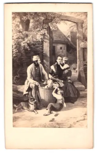 Fotografie unbekannter Fotograf und Ort, Ländliche Familienszene im Hof mit Hund, nach einem Gemälde