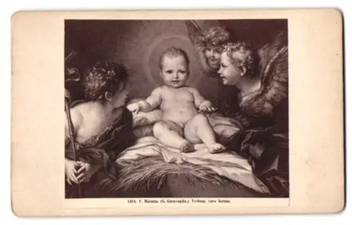 Fotografie unbekannter Fotograf und Ort, Darstellung eines Engelskindes mit Begleitern, nach einem Gemälde