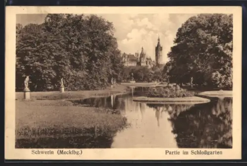 AK Schwerin /Mecklb., Partie im Schlossgarten