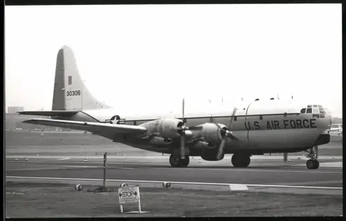 Fotografie Flugzeug Boeing C-97 Stratofreighter USAF 30306 in Berlin-Tempelhof